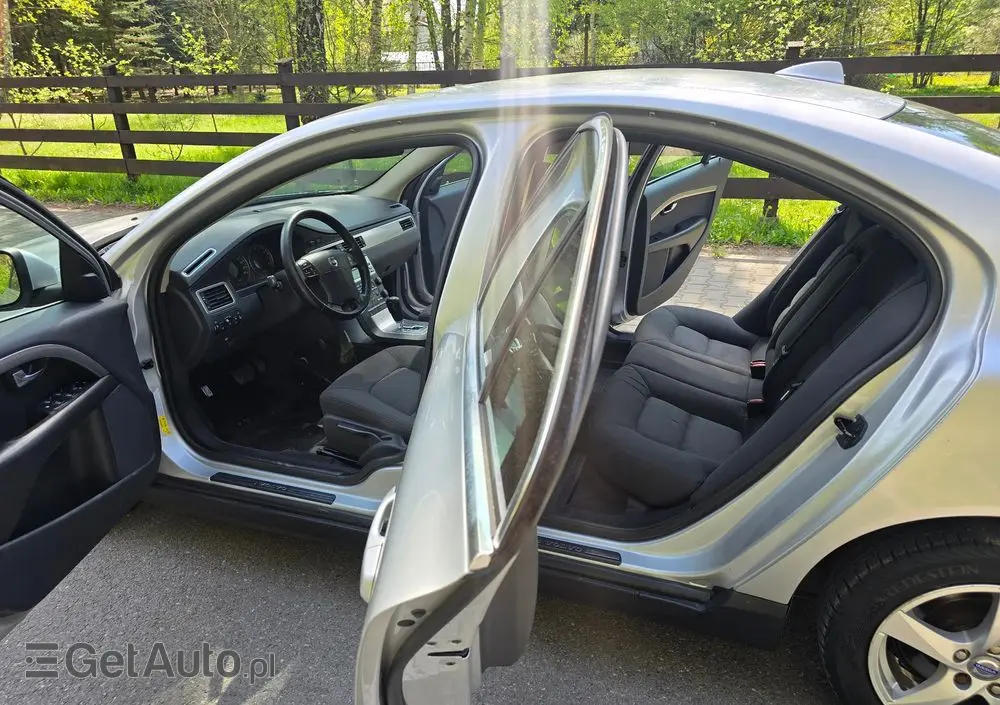 VOLVO S80 2.5T Momentum