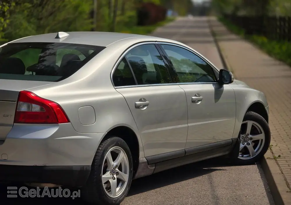 VOLVO S80 2.5T Momentum