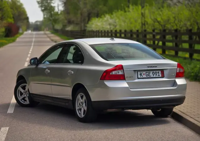 VOLVO S80 2.5T Momentum