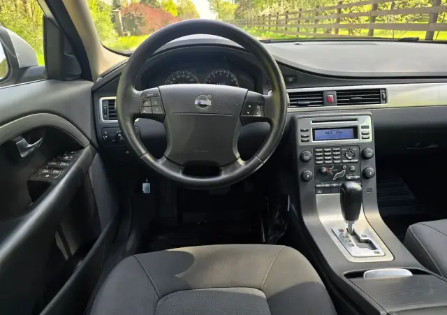 VOLVO S80 2.5T Momentum