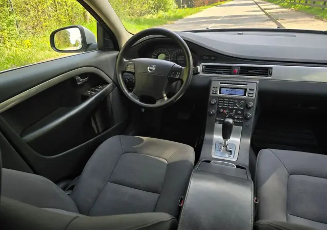 VOLVO S80 2.5T Momentum