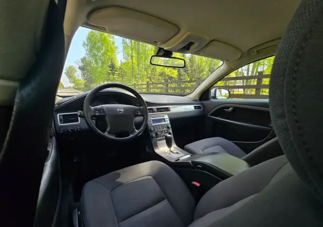 VOLVO S80 2.5T Momentum