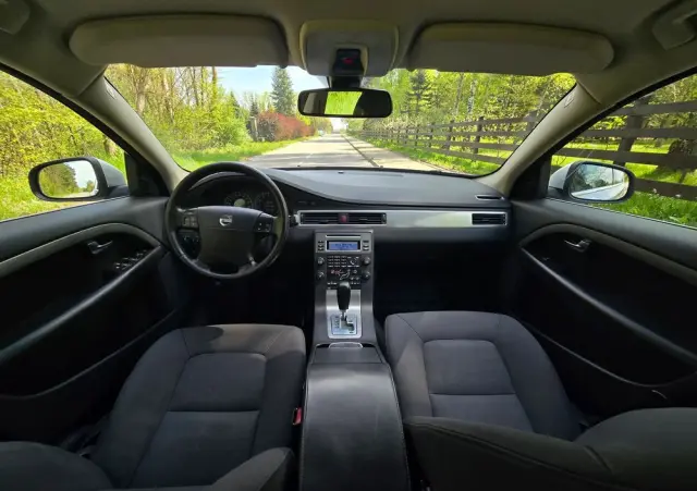 VOLVO S80 2.5T Momentum