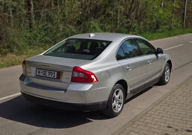 VOLVO S80 2.5T Momentum