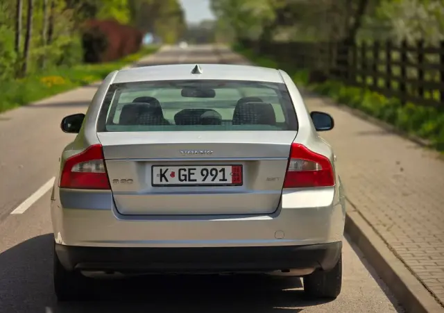 VOLVO S80 2.5T Momentum
