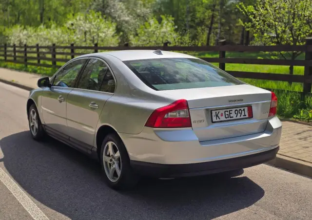 VOLVO S80 2.5T Momentum