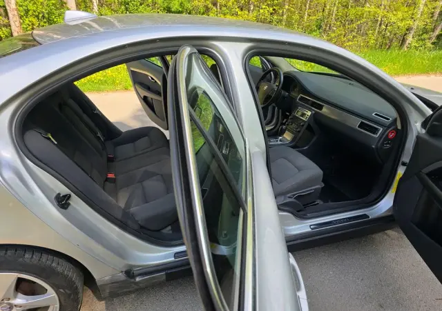 VOLVO S80 2.5T Momentum