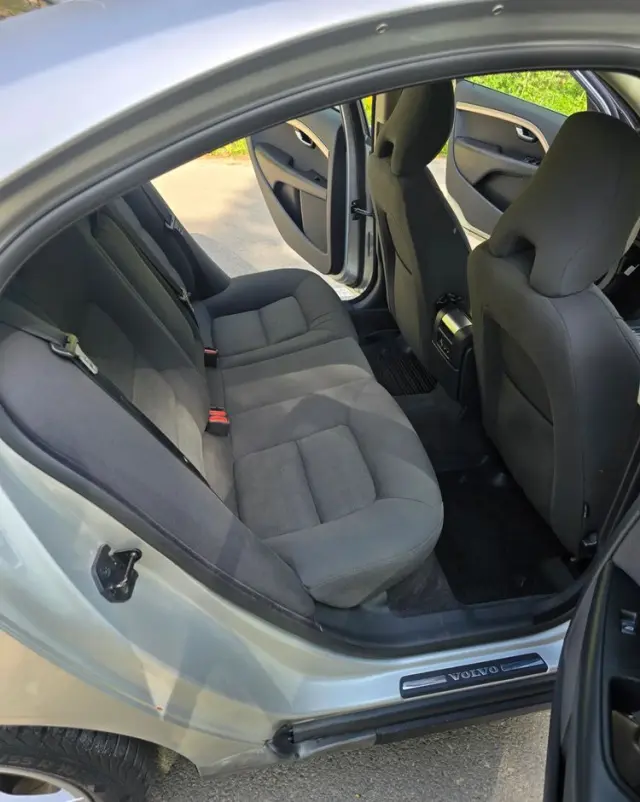 VOLVO S80 2.5T Momentum