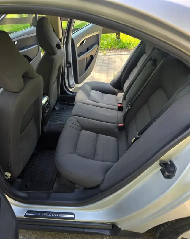 VOLVO S80 2.5T Momentum