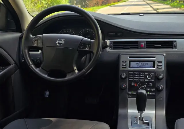VOLVO S80 2.5T Momentum