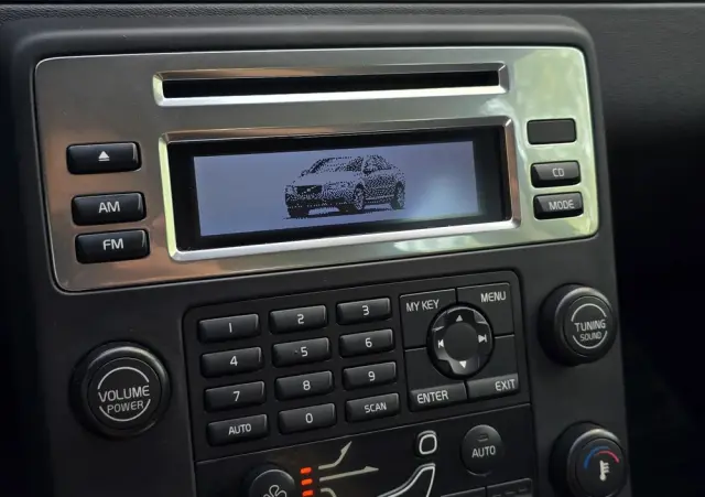 VOLVO S80 2.5T Momentum