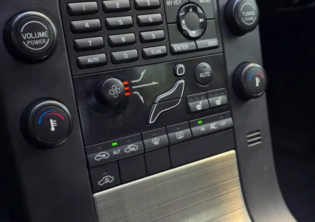 VOLVO S80 2.5T Momentum