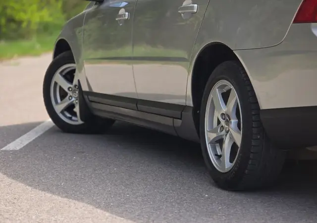 VOLVO S80 2.5T Momentum