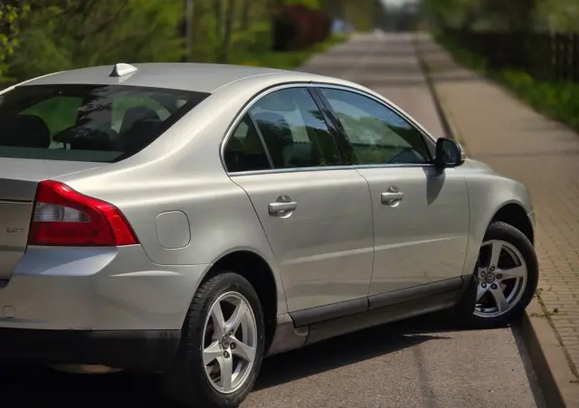 VOLVO S80 2.5T Momentum