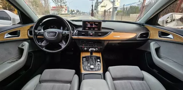 AUDI A6 