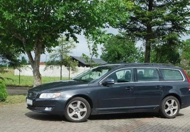 VOLVO V70 