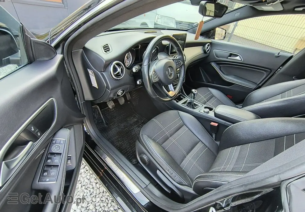 MERCEDES-BENZ CLA 180 Peak Edition