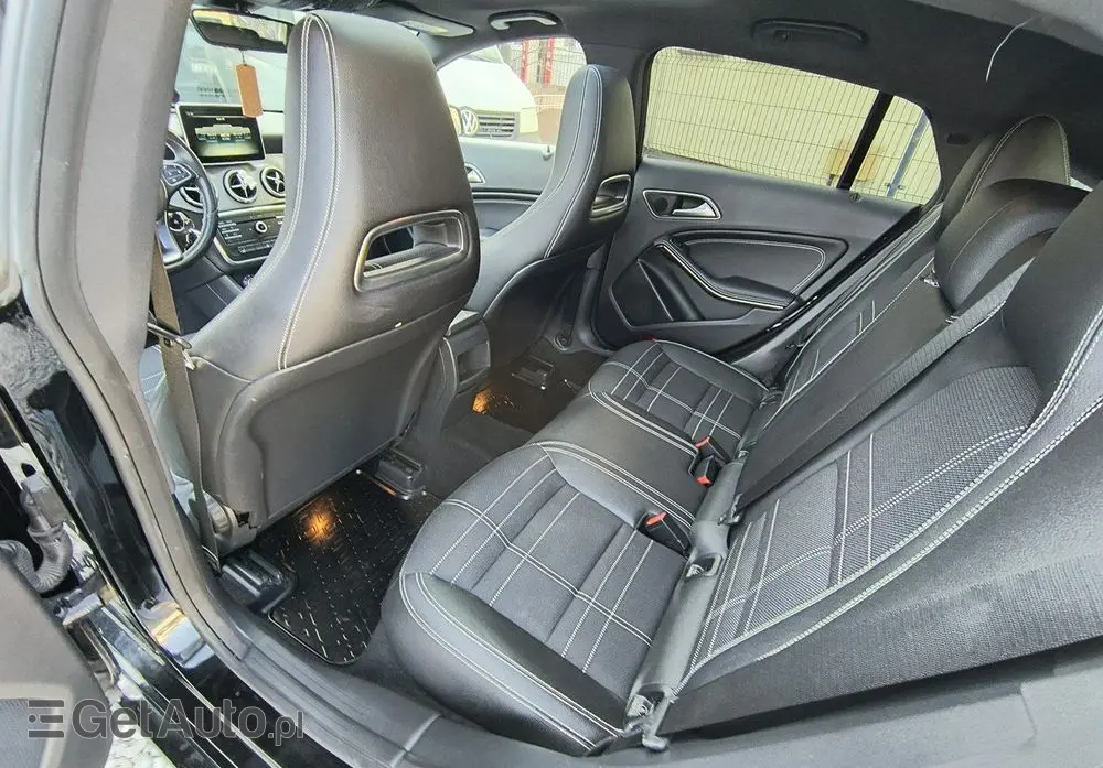 MERCEDES-BENZ CLA 180 Peak Edition