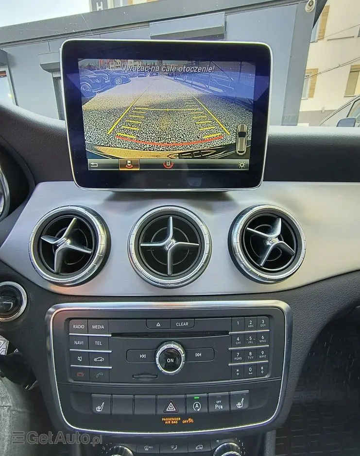 MERCEDES-BENZ CLA 180 Peak Edition