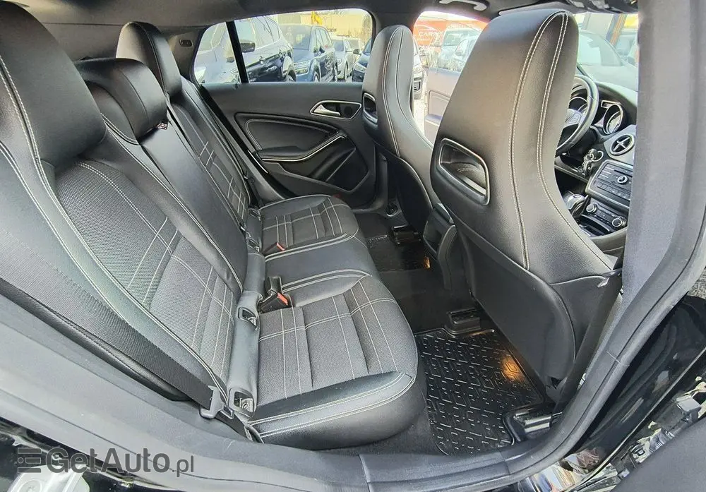 MERCEDES-BENZ CLA 180 Peak Edition