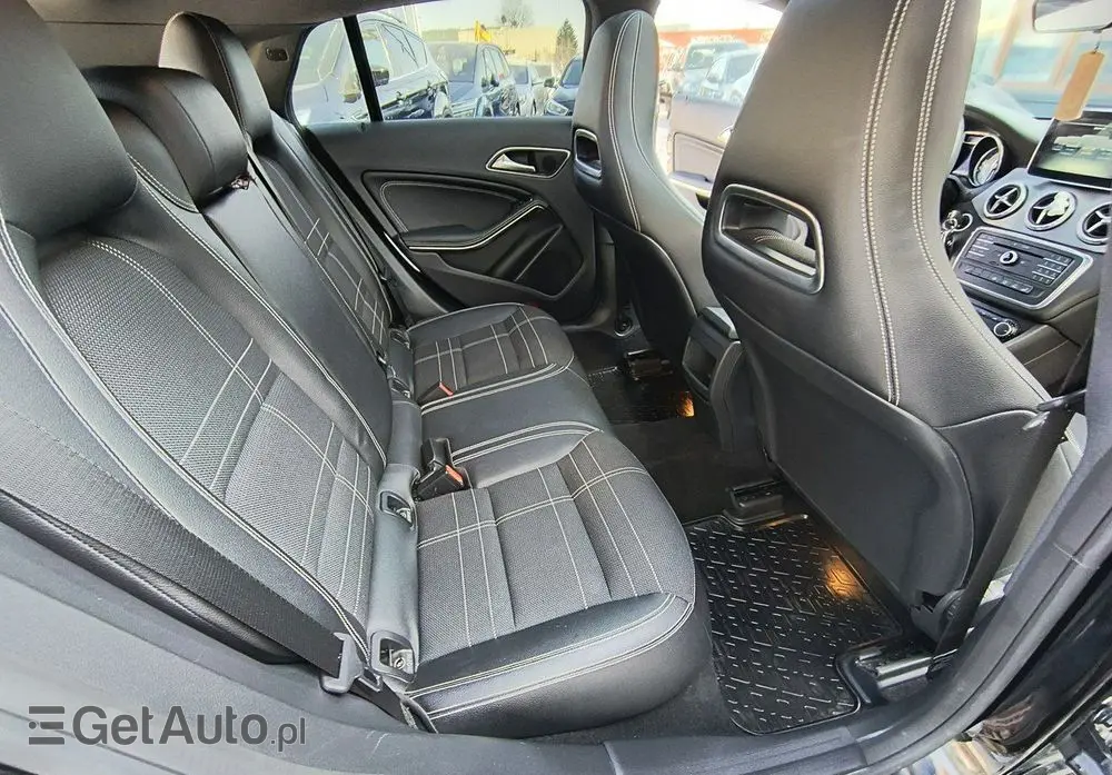 MERCEDES-BENZ CLA 180 Peak Edition