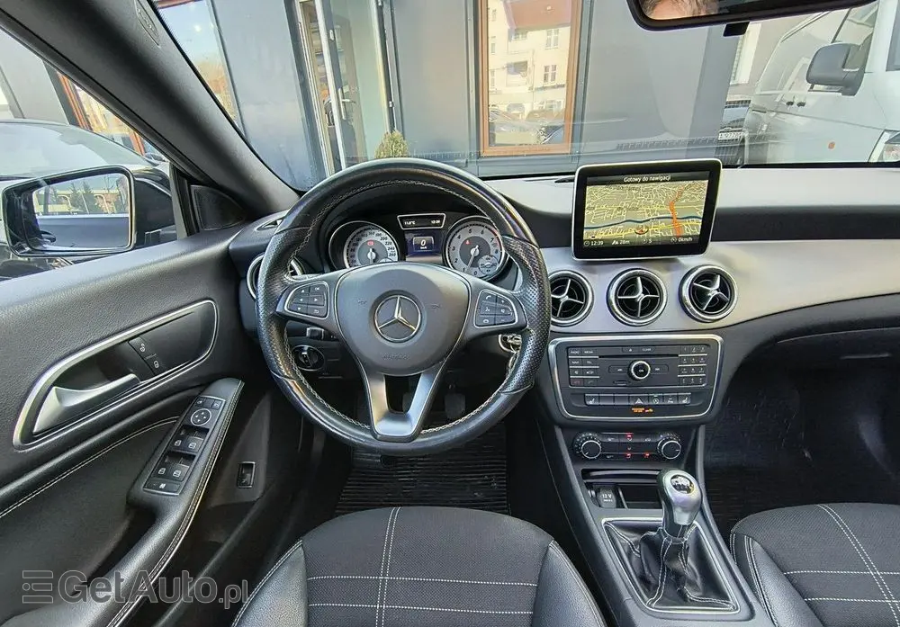 MERCEDES-BENZ CLA 180 Peak Edition