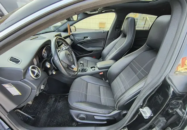 MERCEDES-BENZ CLA 180 Peak Edition