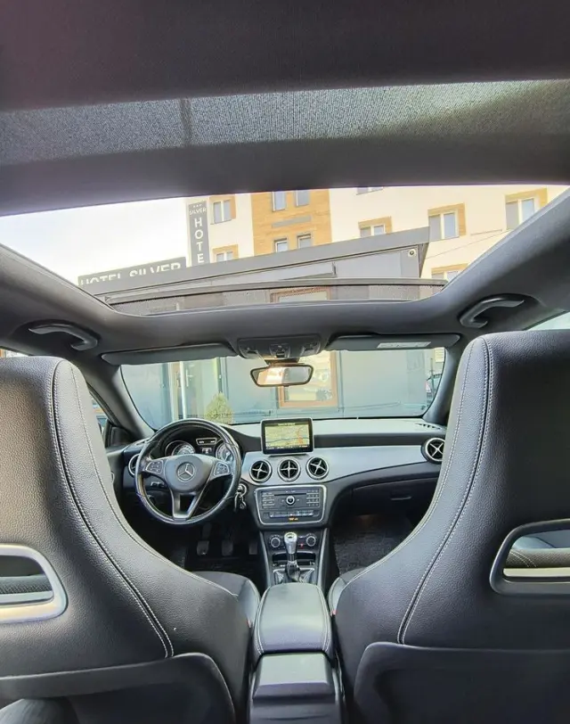 MERCEDES-BENZ CLA 180 Peak Edition