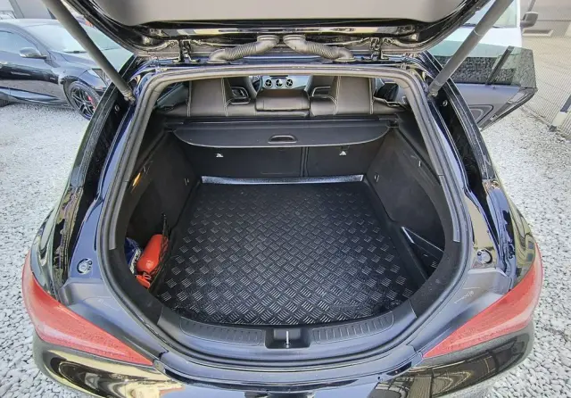 MERCEDES-BENZ CLA 180 Peak Edition