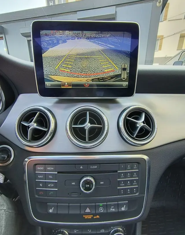 MERCEDES-BENZ CLA 180 Peak Edition