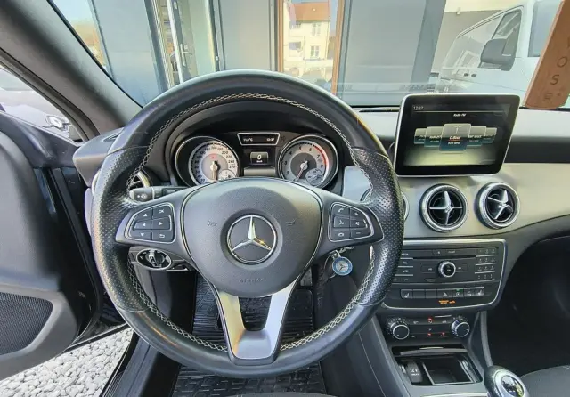 MERCEDES-BENZ CLA 180 Peak Edition