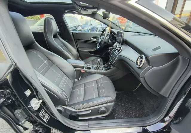 MERCEDES-BENZ CLA 180 Peak Edition