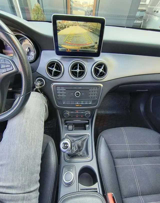 MERCEDES-BENZ CLA 180 Peak Edition