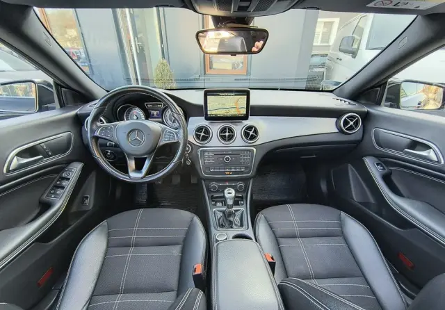 MERCEDES-BENZ CLA 180 Peak Edition