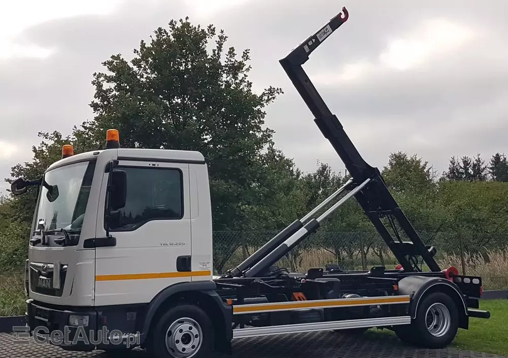 MAN TGL 12.220 HAKOWIEC 4x2 KLIMA 