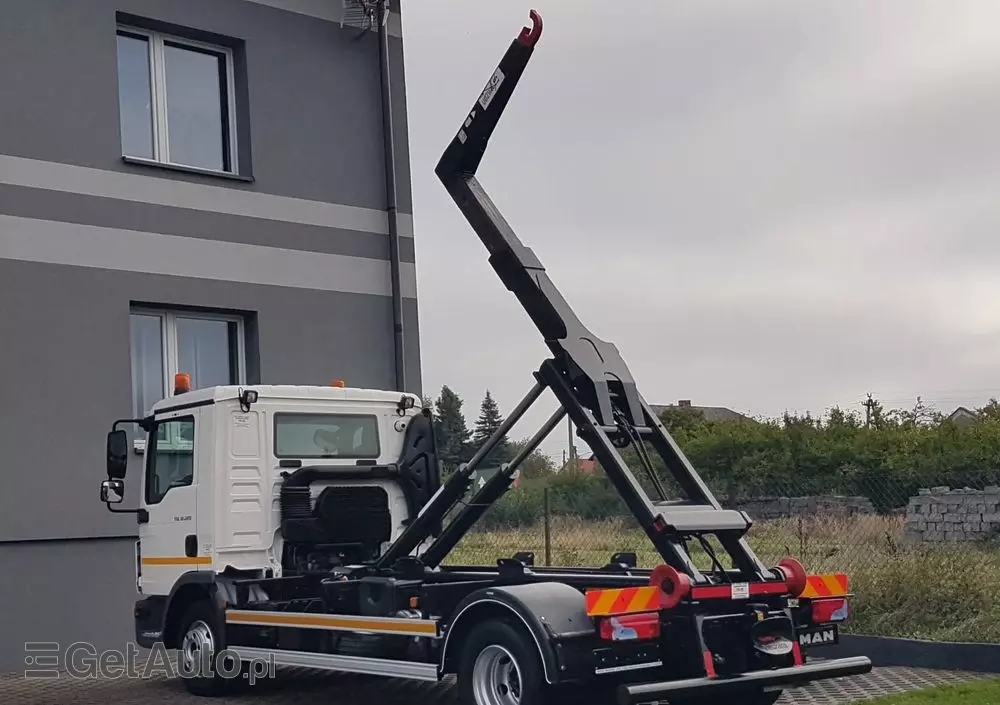 MAN TGL 12.220 HAKOWIEC 4x2 KLIMA 