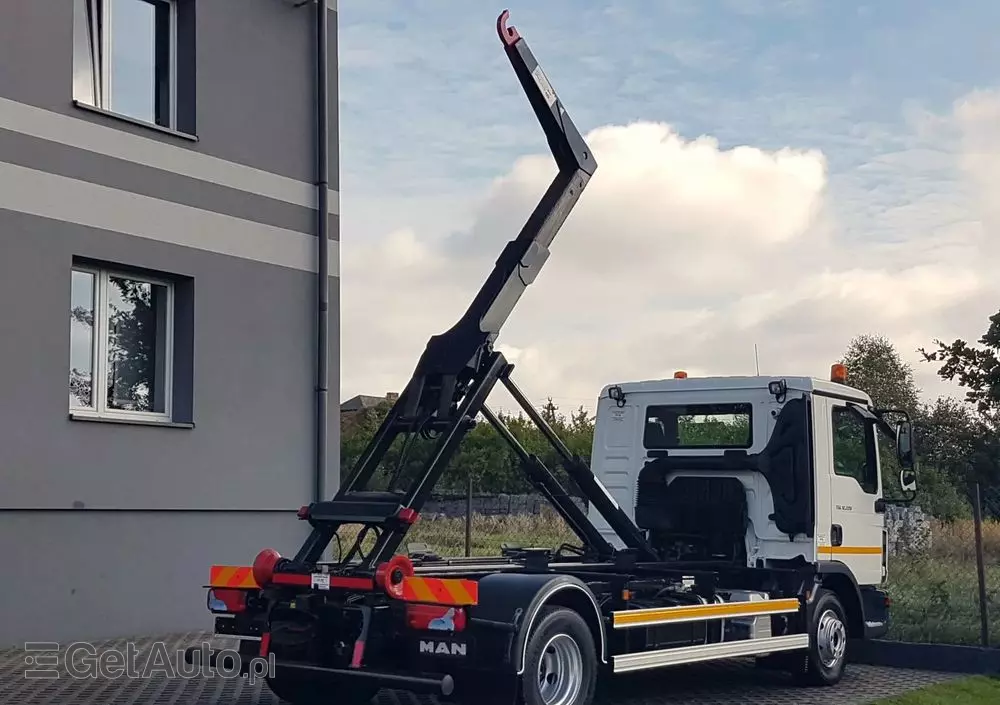 MAN TGL 12.220 HAKOWIEC 4x2 KLIMA 