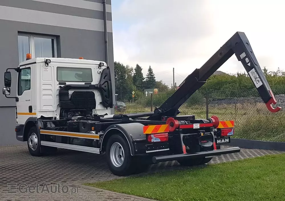 MAN TGL 12.220 HAKOWIEC 4x2 KLIMA 