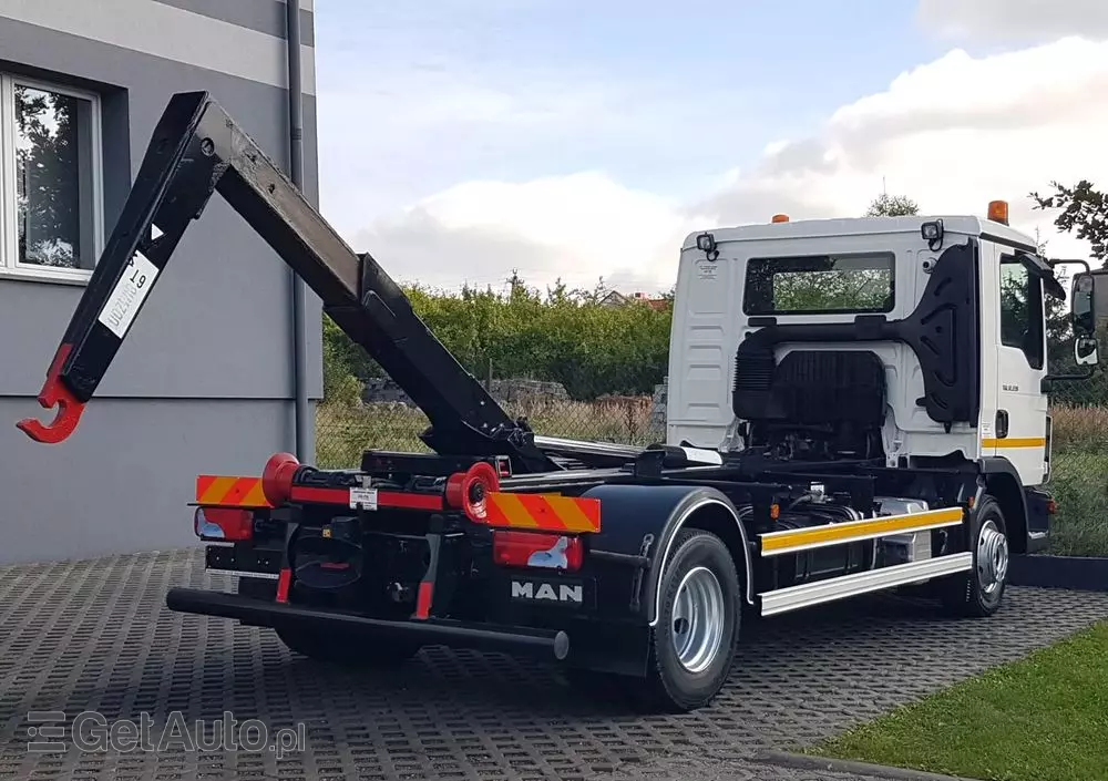 MAN TGL 12.220 HAKOWIEC 4x2 KLIMA 