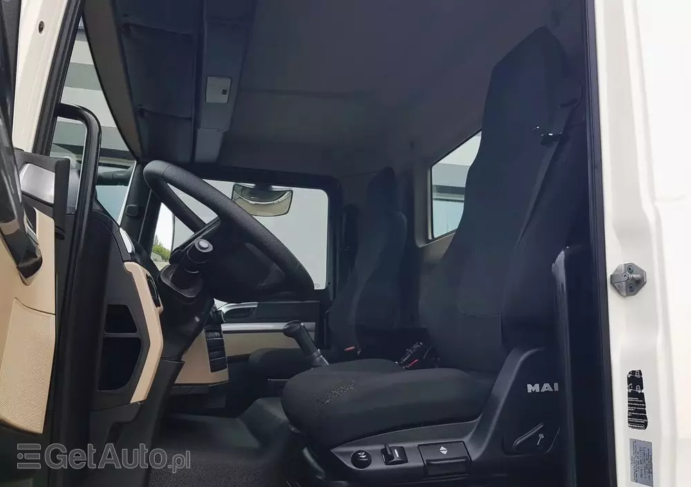 MAN TGL 12.220 HAKOWIEC 4x2 KLIMA 