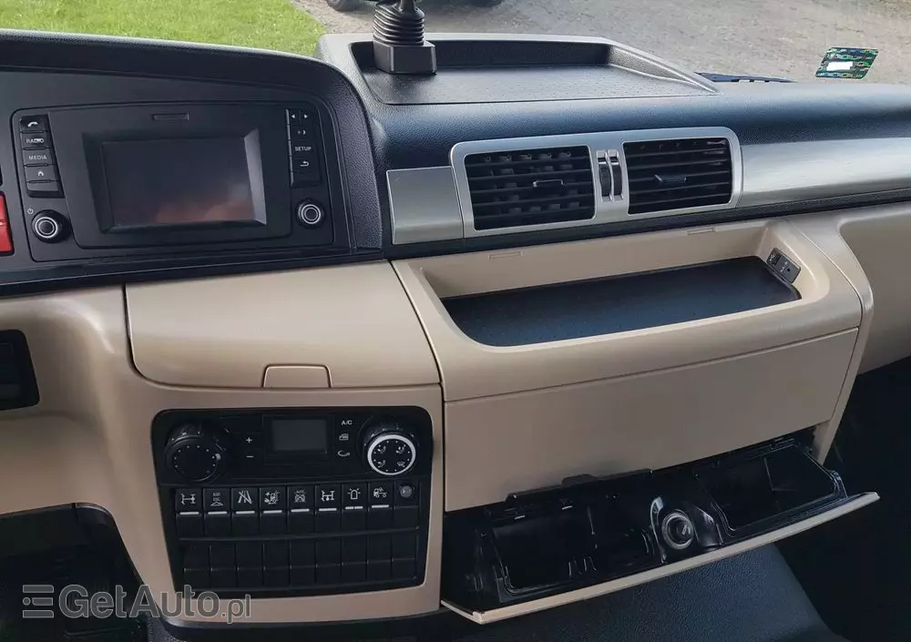 MAN TGL 12.220 HAKOWIEC 4x2 KLIMA 