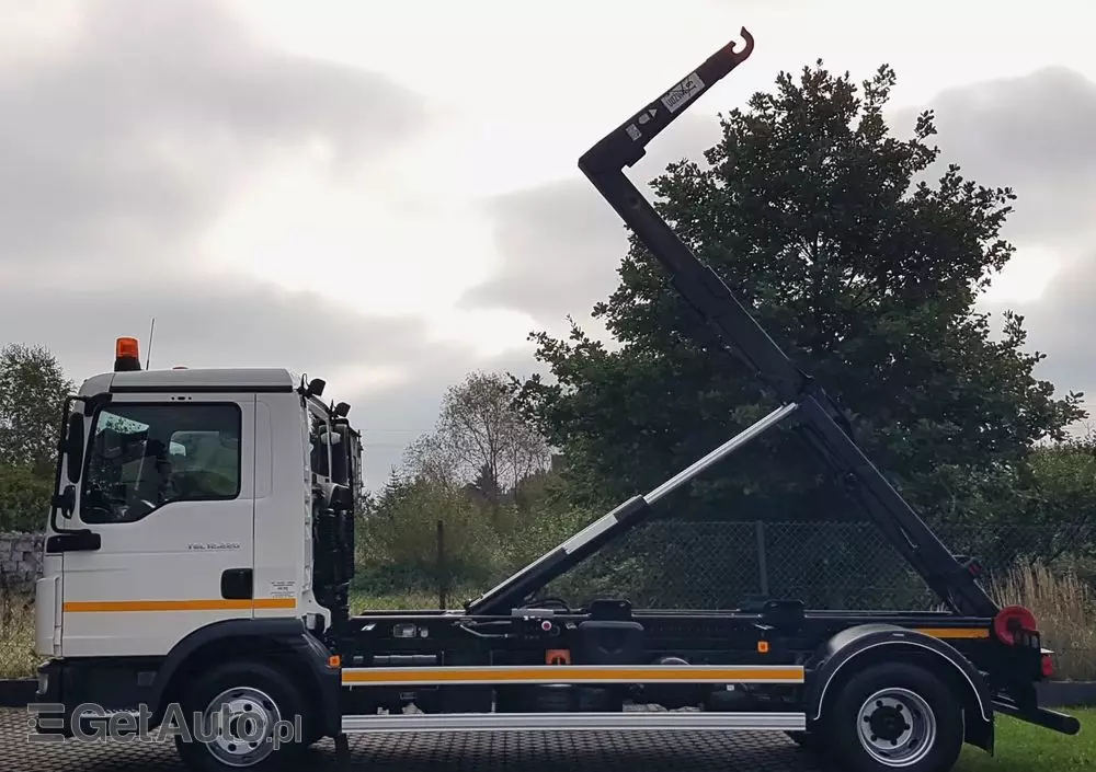 MAN TGL 12.220 HAKOWIEC 4x2 KLIMA 