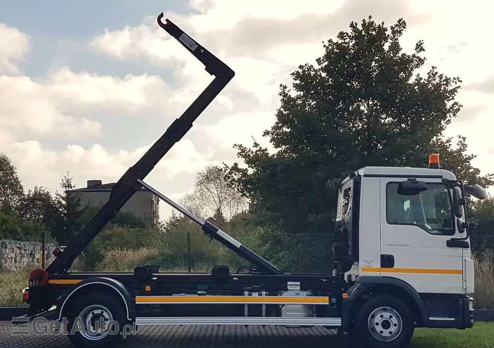 MAN TGL 12.220 HAKOWIEC 4x2 KLIMA 