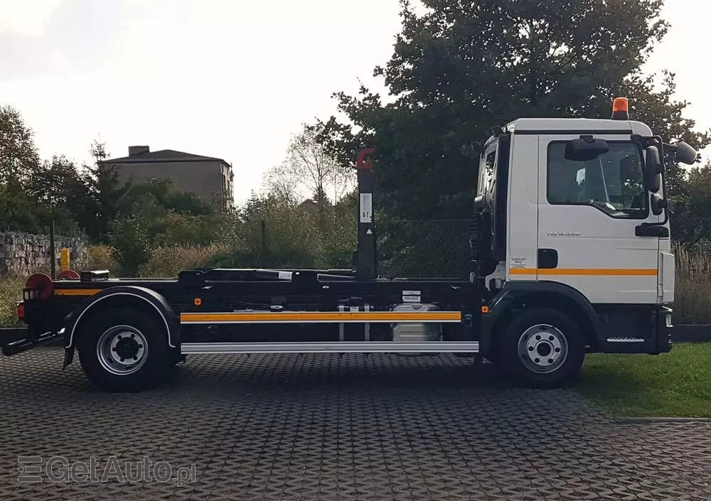 MAN TGL 12.220 HAKOWIEC 4x2 KLIMA 