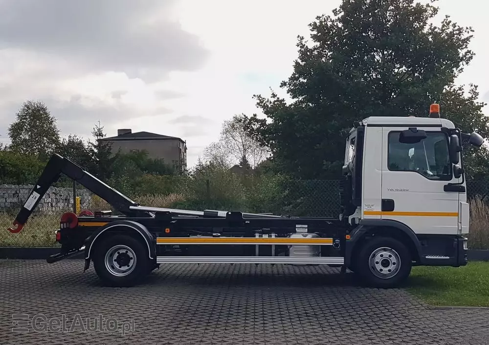 MAN TGL 12.220 HAKOWIEC 4x2 KLIMA 
