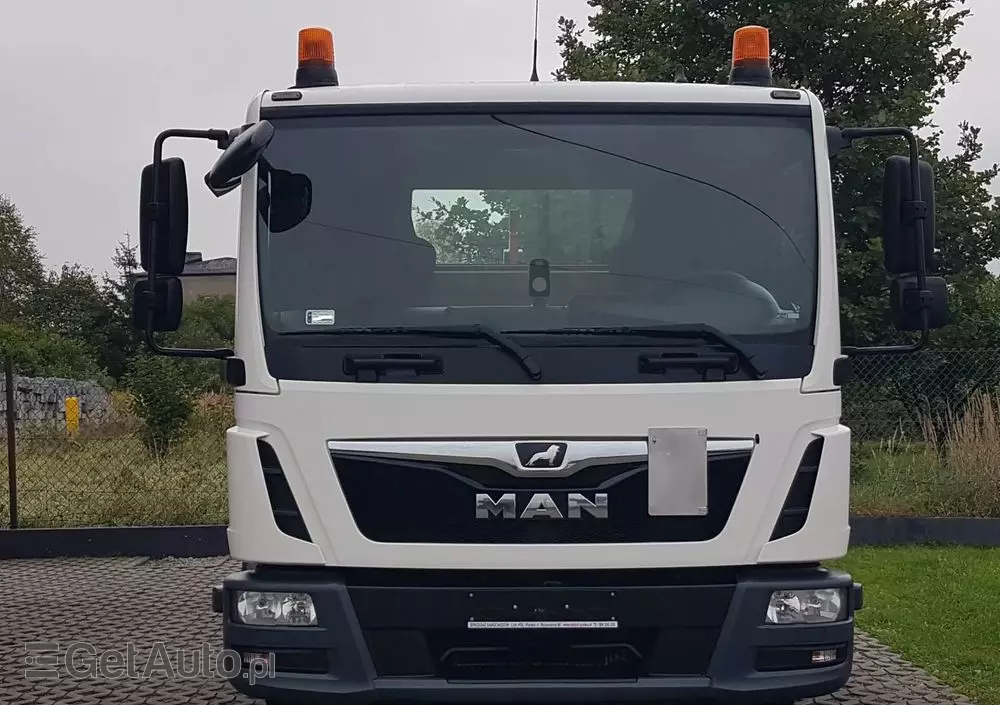 MAN TGL 12.220 HAKOWIEC 4x2 KLIMA 