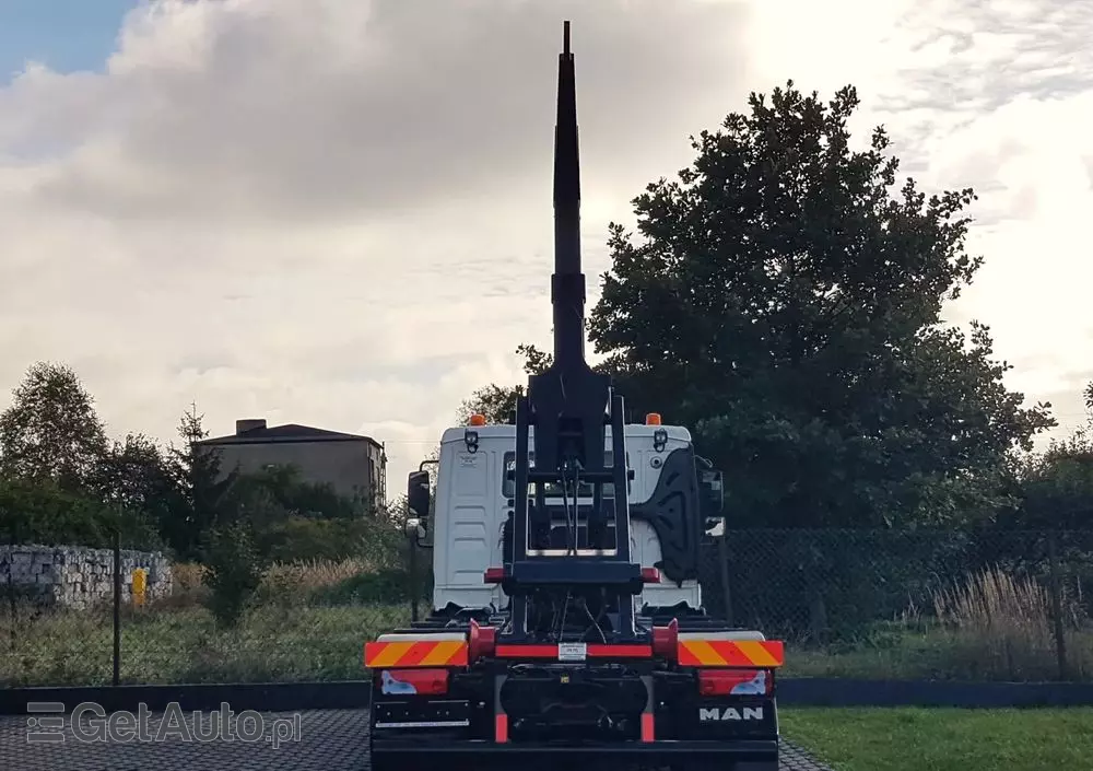 MAN TGL 12.220 HAKOWIEC 4x2 KLIMA 