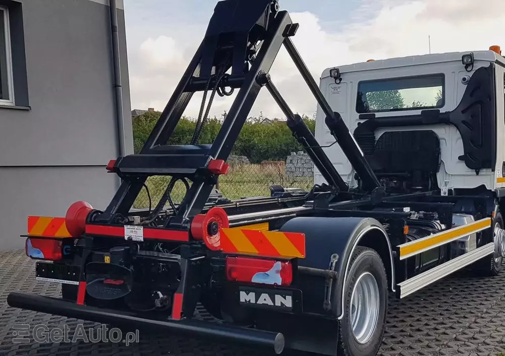MAN TGL 12.220 HAKOWIEC 4x2 KLIMA 
