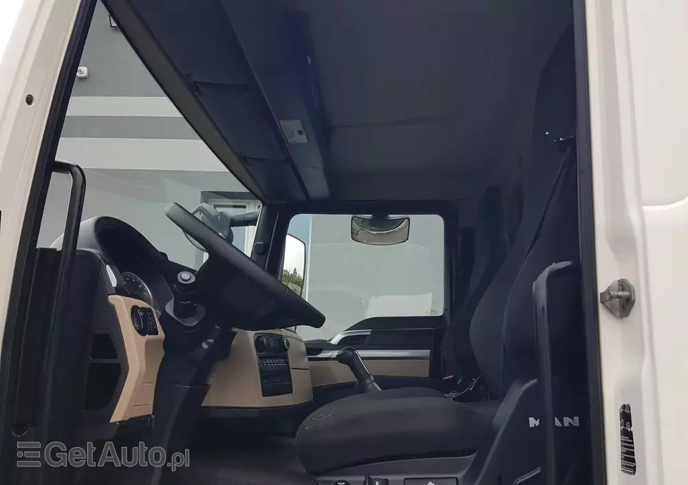 MAN TGL 12.220 HAKOWIEC 4x2 KLIMA 