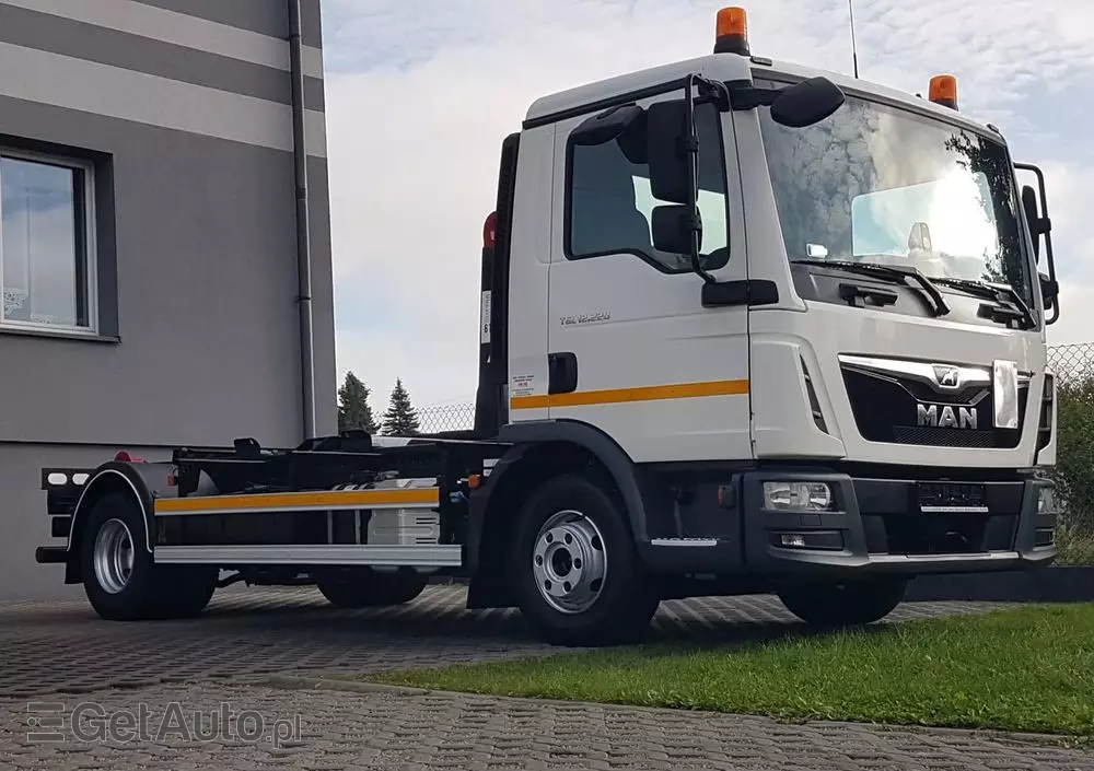 MAN TGL 12.220 HAKOWIEC 4x2 KLIMA 
